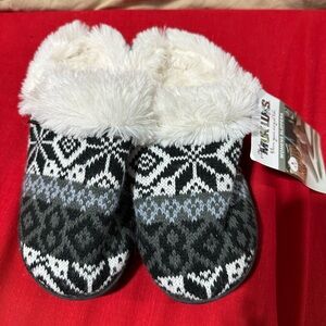 MukLuks NWT Slippers
